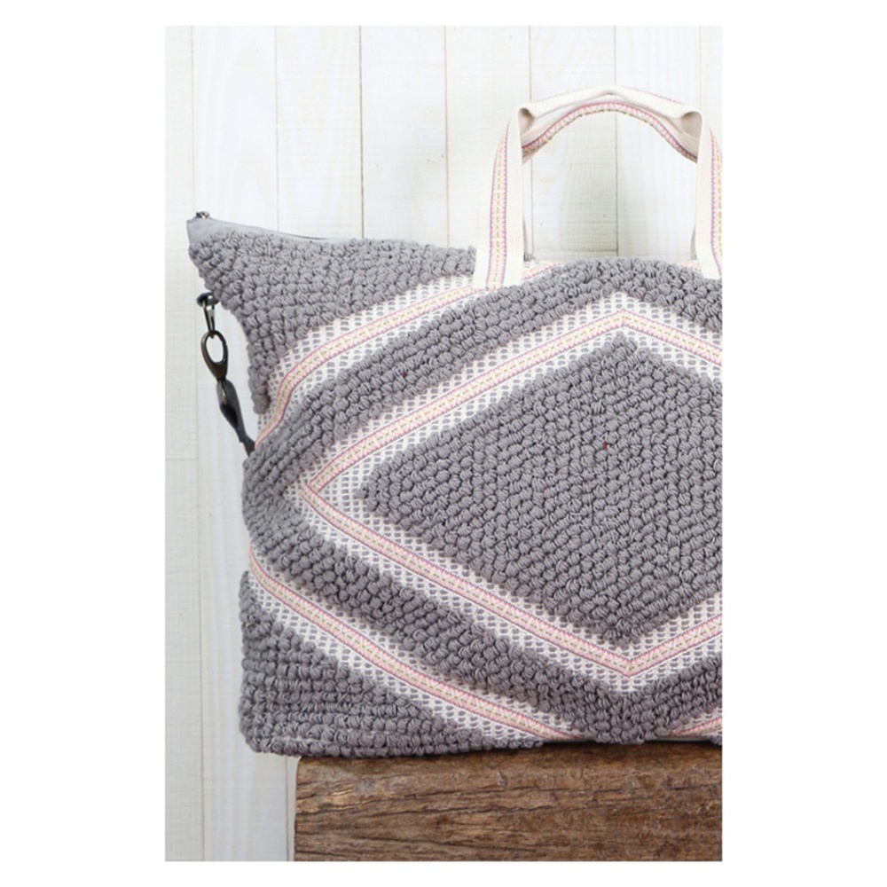 🔥LAST ONE!!🔥 Diamond Pattern Weekend Bag - Picture 3 of 6